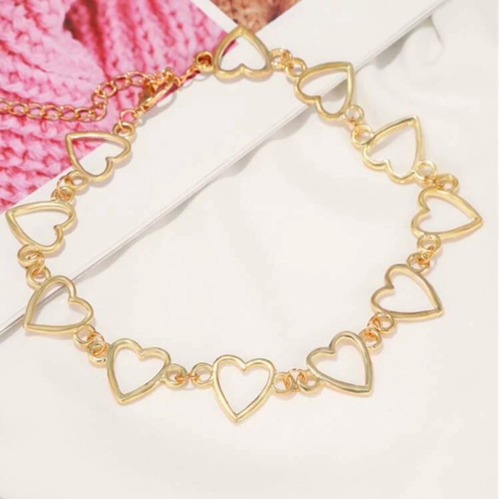 3/$30 💛 All around Heart Choker - Picture 7 of 12